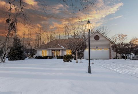 Photo of S79W19238 River Oaks Ct, Muskego, WI 53150 (MLS # 1949588)