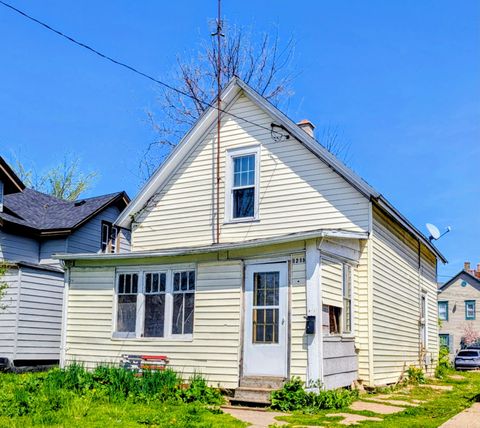 Photo of 1219 Racine St, Racine, WI 53403 (MLS # 1961656)