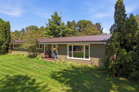 Photo of 1725 N River Rd, Buffalo City, WI 54622 (MLS # 1971770)