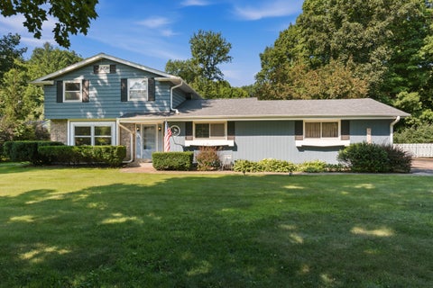 Photo of 755 Tower Hill Dr, Brookfield, WI 53045 (MLS # 1978544)