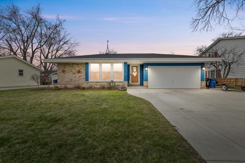 Photo of 148 Echo Ln, Racine, WI 53406 (MLS # 1956004)