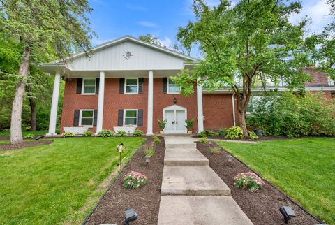 Photo of 1435 Victoria Cir N, Elm Grove, WI 53122 (MLS # 1964347)