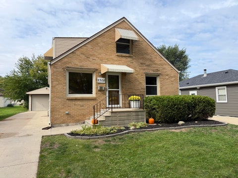 Photo of 2308 West Lawn Ave, Racine, WI 53405 (MLS # 1984315)