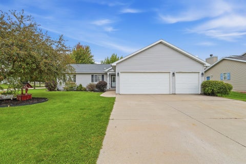 Photo of 462 Rockrose Dr, Fond Du Lac, WI 54935 (MLS # 1982318)