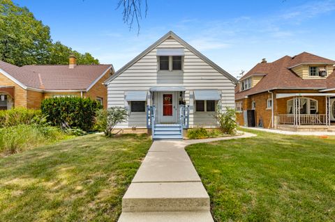 Photo of 4026 W Oklahoma Ave, Milwaukee, WI 53215 (MLS # 1972132)