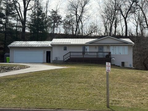 Photo of 106 S Ridge Rd, Coon Valley, WI 54623 (MLS # 1955105)