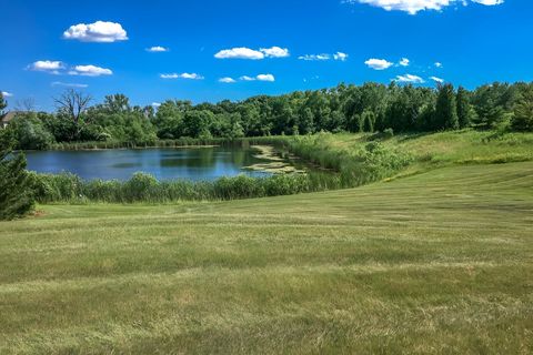 Photo of 8501 Deerwood Ln S, Franklin, WI 53132 (MLS # 1957984)