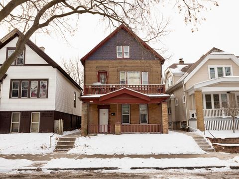 Photo of 2339 S 9th St, Milwaukee, WI 53215 (MLS # 1947240)
