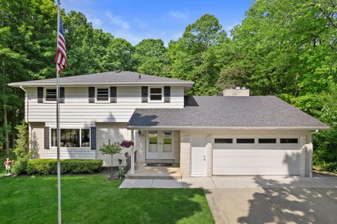 Photo of 8133 S 20th St, Oak Creek, WI 53154 (MLS # 1921596)