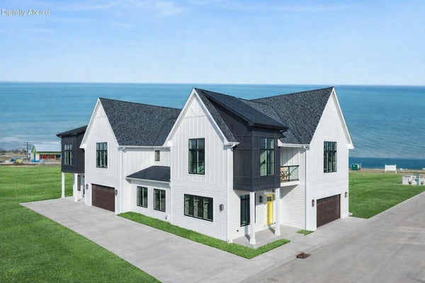 498 BASTLE WYND # 10, PORT WASHINGTON, WI 53074 - Image cea4affda74dba8ec871c8f1e3a7838e/4034943033