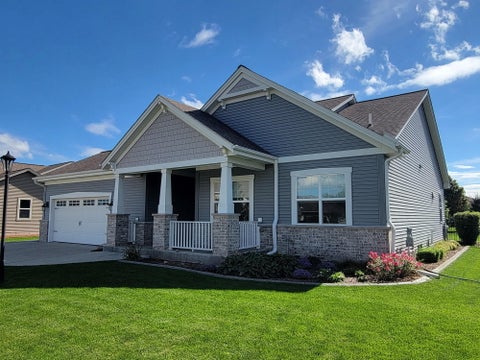 Photo of 909 Meadowgate Dr, Waterford, WI 53185 (MLS # 1982182)