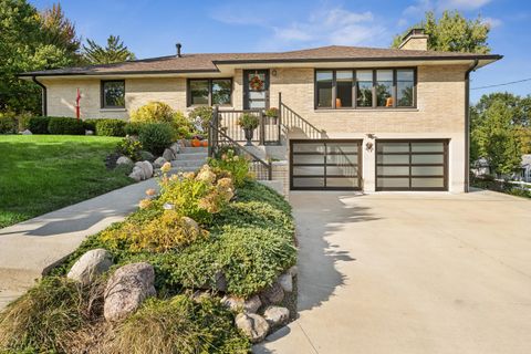 Photo of 1415 Linda Ln, Lake Geneva, WI 53147 (MLS # 1937948)