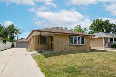 Photo of 4777 S 14th St, Milwaukee, WI 53221 (MLS # 1973165)