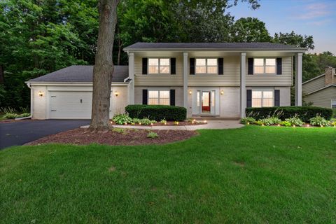 Photo of 840 Tanglewood Dr, Brookfield, WI 53005 (MLS # 1926834)