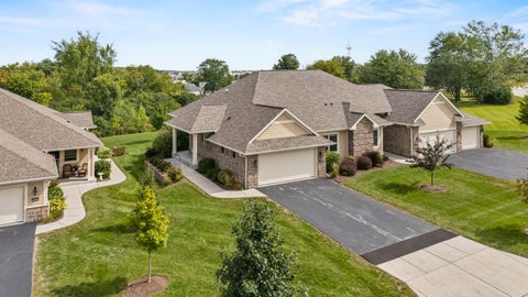 Photo of 2826 W Villa Dr, Franklin, WI 53132 (MLS # 1980772)