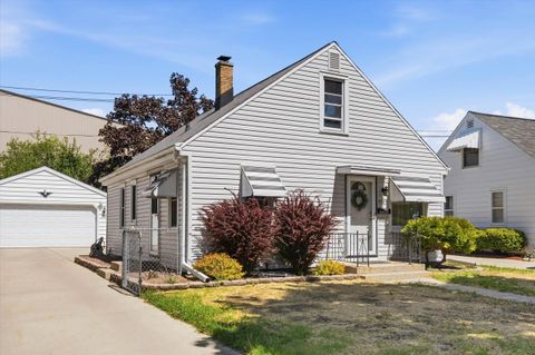 Photo of 4744 W Montrose Ave, Milwaukee, WI 53045 (MLS # 1962907)