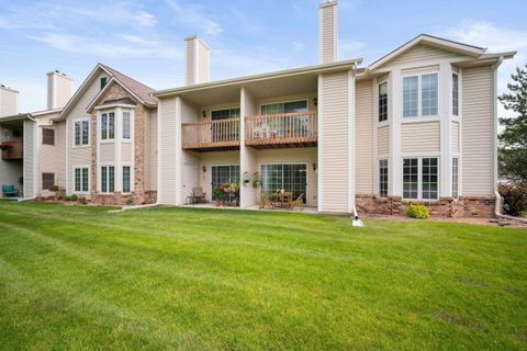Photo of 4521 S 124th St, New Berlin, WI 53151 (MLS # 1921356)