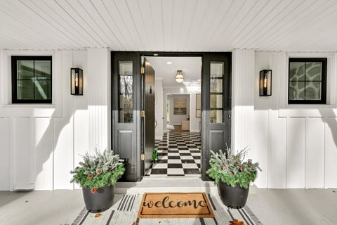 10525 N Fairway Ln, Mequon, WI 53092 - #: 1947699