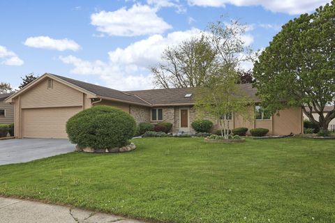 Photo of 8124 W Imperial Dr, Franklin, WI 53132 (MLS # 1924091)