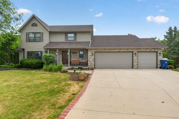215 QUAIL CIR, WEST BEND, WI 53090 - Image cf04915fbae6e5da8bf514cf80d9bac3/1711909130