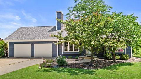 Photo of 9388 S 43rd St, Franklin, WI 53132 (MLS # 1932527)