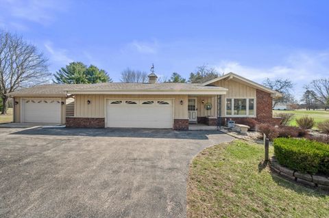 Photo of W312S950 Wildwood Trl, Delafield, WI 53183 (MLS # 1955663)