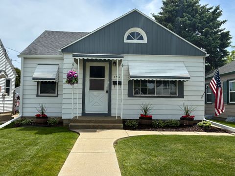 Photo of 3906 S Kirkwood Ave, Saint Francis, WI 53235 (MLS # 1965023)