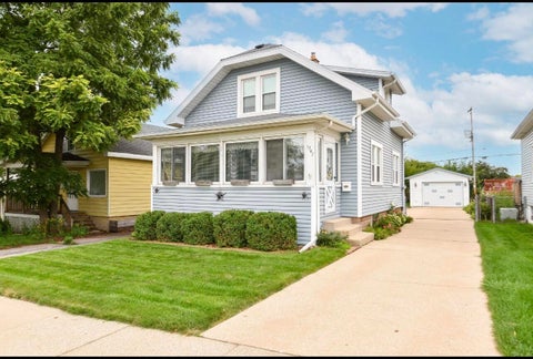 Photo of 1247 Illinois St, Racine, WI 53405 (MLS # 1978994)