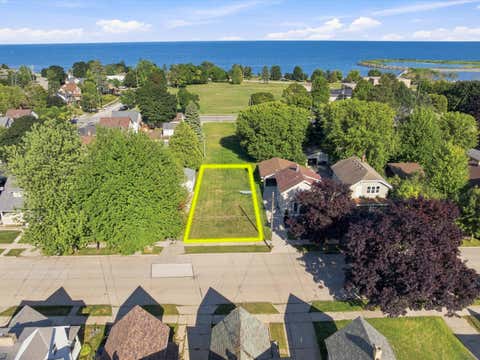 Photo of 731 N 5th St, Manitowoc, WI 54220 (MLS # 1977679)