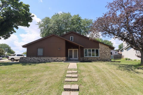 Photo of 1432 Renee Dr, Mount Pleasant, WI 53406 (MLS # 1975108)