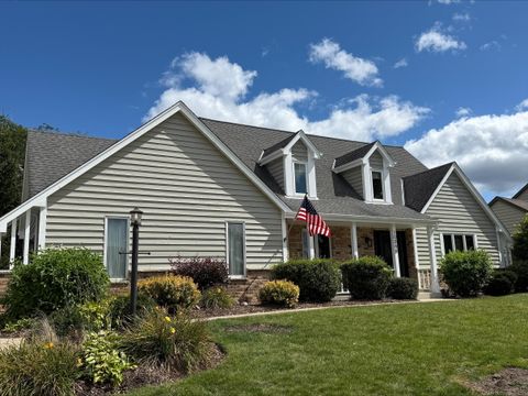 Photo of 10046 N Foxkirk Dr, Mequon, WI 53097 (MLS # 1934463)