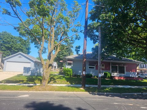 Photo of 1714 Madison St, Manitowoc, WI 54220 (MLS # 1968837)