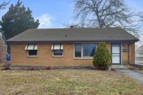 Photo of 1900 Arlington Ave, Racine, WI 53403 (MLS # 1954669)