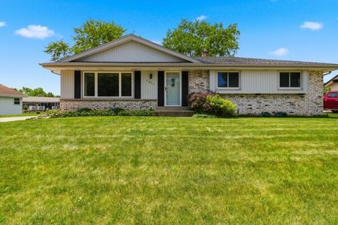 Photo of 7431 S Logan Ave, Oak Creek, WI 53154 (MLS # 1964905)