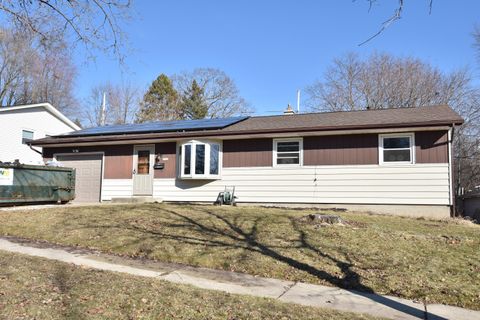 Photo of 1329 N 11th Ave, West Bend, WI 53090 (MLS # 1950588)