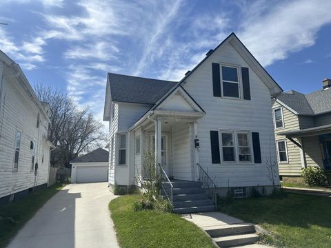 Photo of 1722 N 11th St, Sheboygan, WI 53081 (MLS # 1962491)
