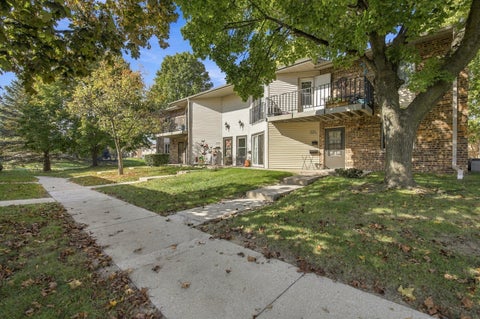 Photo of W168N11501 El Camino Dr, Germantown, WI 53022 (MLS # 1984570)