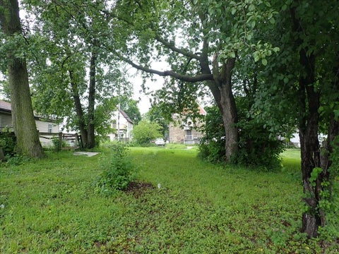 Photo of 2327 N 8th St, Milwaukee, WI 53206 (MLS # 1983471)