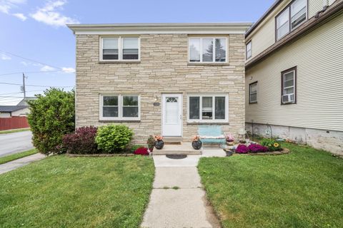 Photo of 1334 Manitoba Ave, South Milwaukee, WI 53172 (MLS # 1967718)