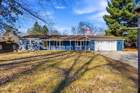 Photo of W377S3527 School Section Lake Dr, Ottawa, WI 53118 (MLS # 1953346)