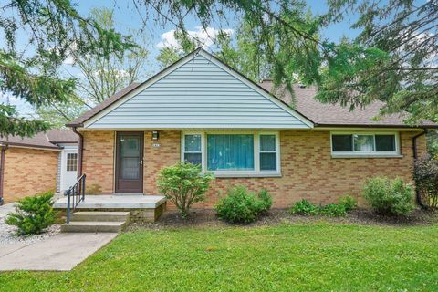 Photo of 1415 W Fiesta Ln, Mequon, WI 53092 (MLS # 1928342)