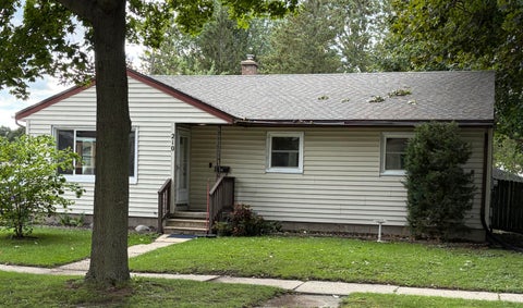 Photo of 210 N Monroe St, Watertown, WI 53094 (MLS # 1982976)
