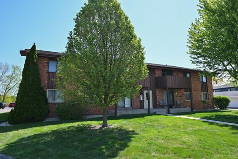 Photo of 10352 W Whitnall Edge Ct, Franklin, WI 53132 (MLS # 1962938)