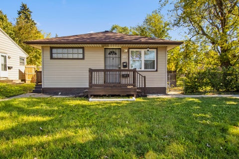 Photo of 5426 N 60th St, Milwaukee, WI 53218 (MLS # 1985377)