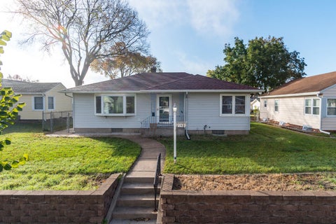 Photo of 2148 Mississippi St, La Crosse, WI 54601 (MLS # 1985630)