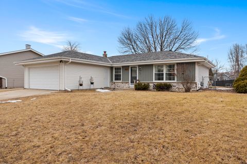 Photo of 8577 S Sharon Dr, Oak Creek, WI 53154 (MLS # 1908617)