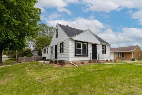 Photo of 4076 N 93rd St, Wauwatosa, WI 53222 (MLS # 1961500)