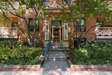 Photo of 2619 E Park Pl, Milwaukee, WI 53211 (MLS # 1934589)