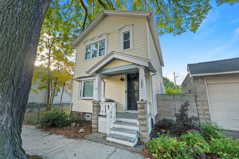 Photo of 327 W Mineral St, Milwaukee, WI 53204 (MLS # 1939260)