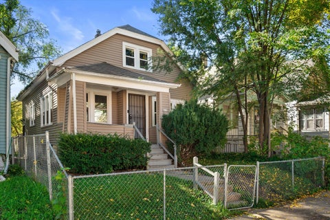 Photo of 3215 W Auer Ave, Milwaukee, WI 53216 (MLS # 1983882)